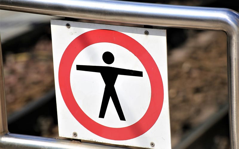 Hvordan skal advarselsskiltet på maskinen se ud? Hvordan skal advarselsskiltet på maskinen se ud?